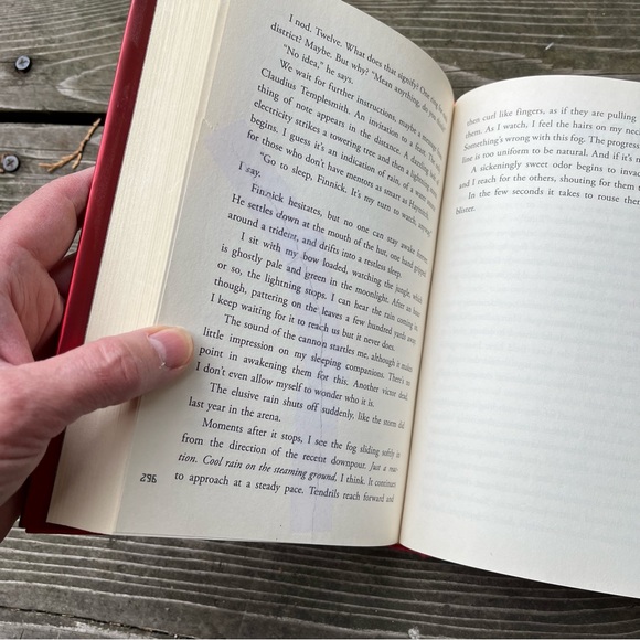 Catching Fire First Edition 2009 Hardcover Book By Suzanne Collins - Picture 13 of 14